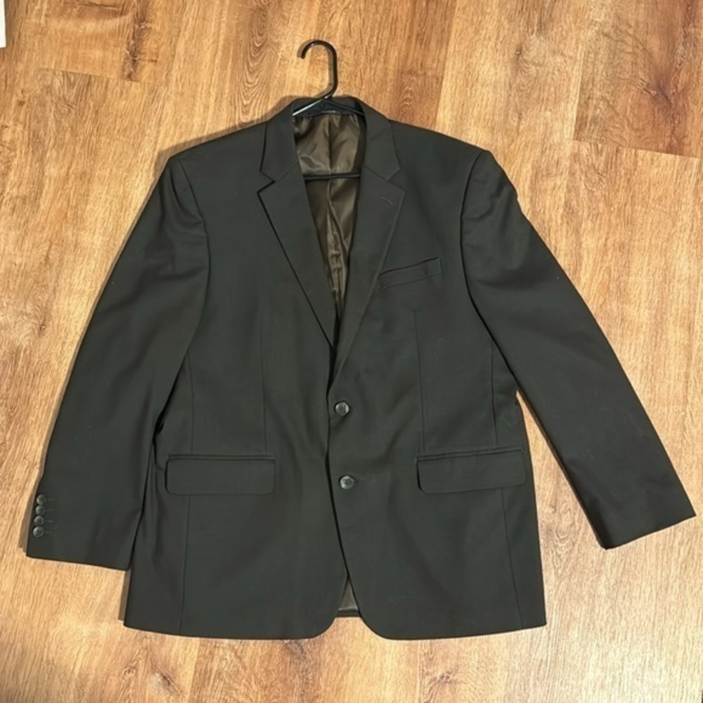 Black Haggar Men’s Travel Performance Suit With Brown Interior